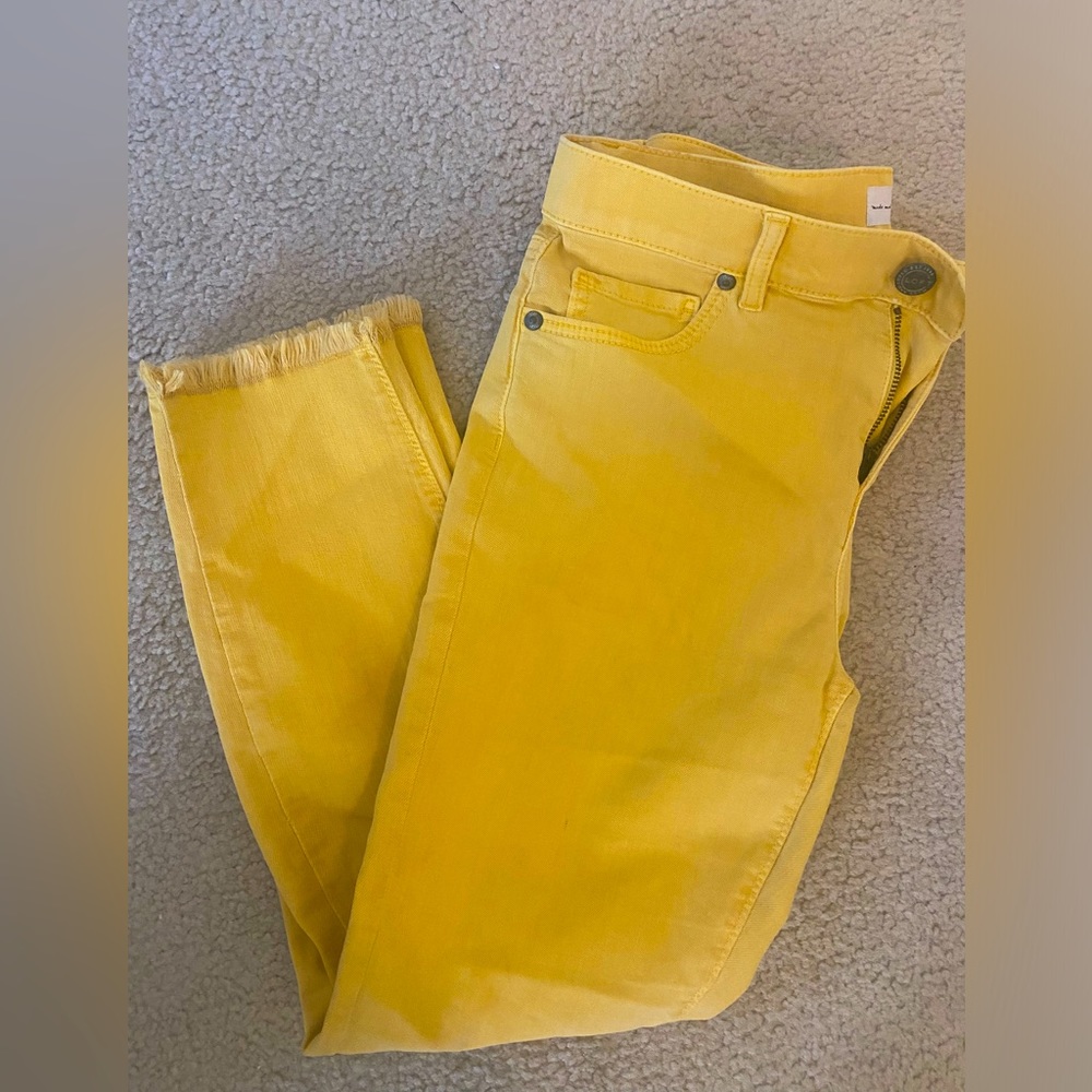 Gold jeans.  Really cute for spring.. EUC